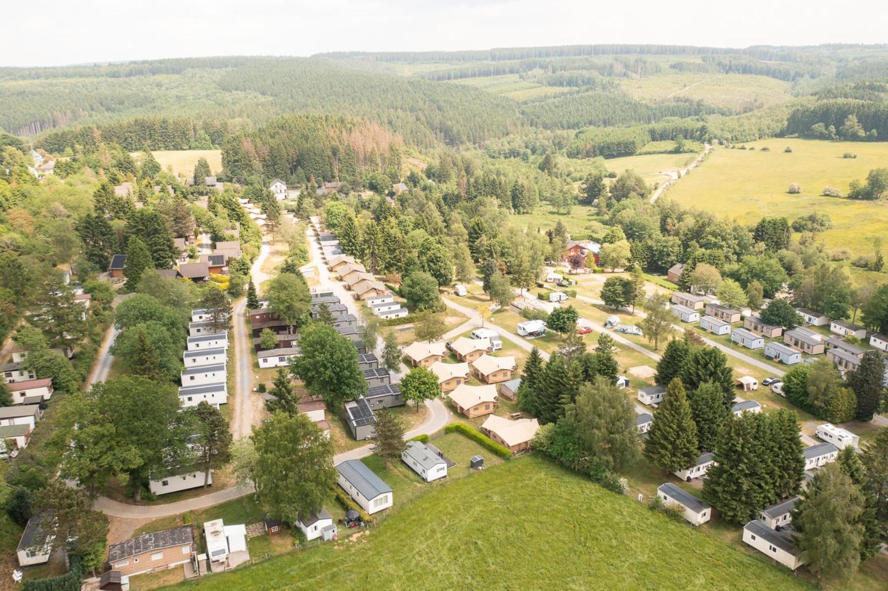 Отель Ardenparks Petite Suisse Dochamps Экстерьер фото