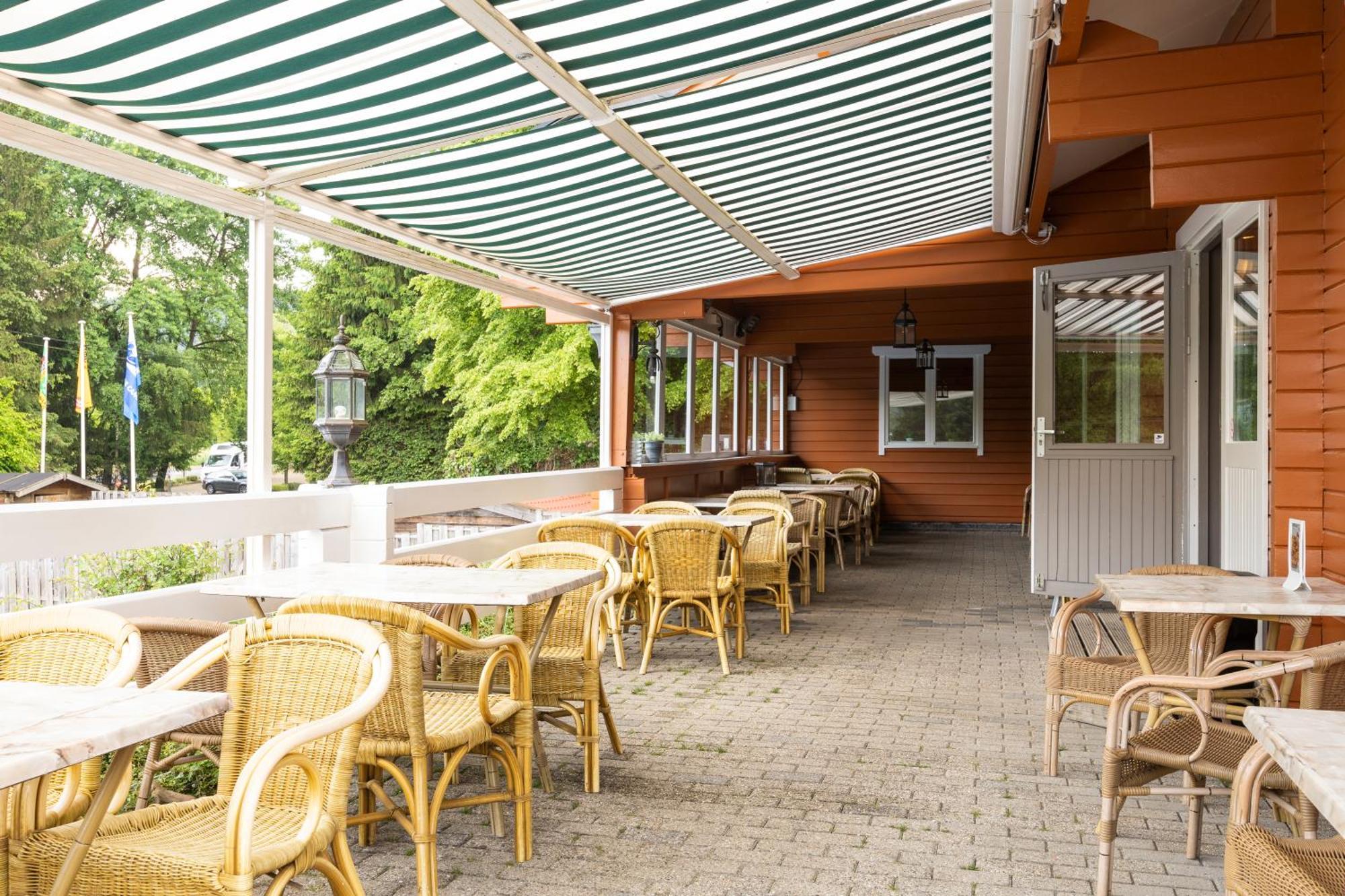 Отель Ardenparks Petite Suisse Dochamps Экстерьер фото